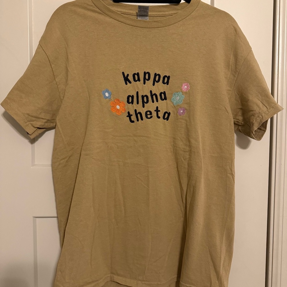 Kappa Alpha Theta Embroidered Retro Floral Tee | The Letter Market | Size Medium